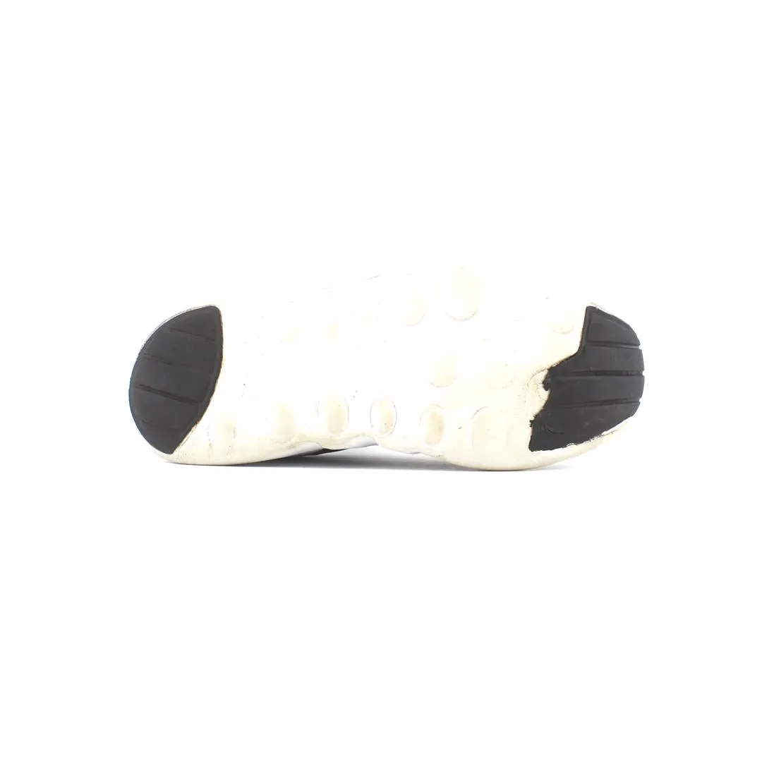 FASHION SNEAKER