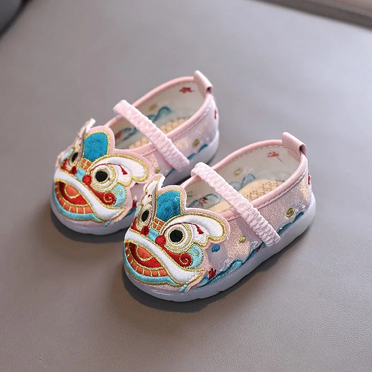 Tiger Head Designed Traditional Girls' Chinese Embroidery Shoes Dancing Shoes