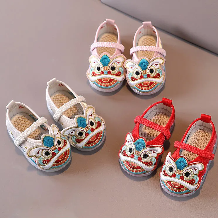 Tiger Head Designed Traditional Girls' Chinese Embroidery Shoes Dancing Shoes